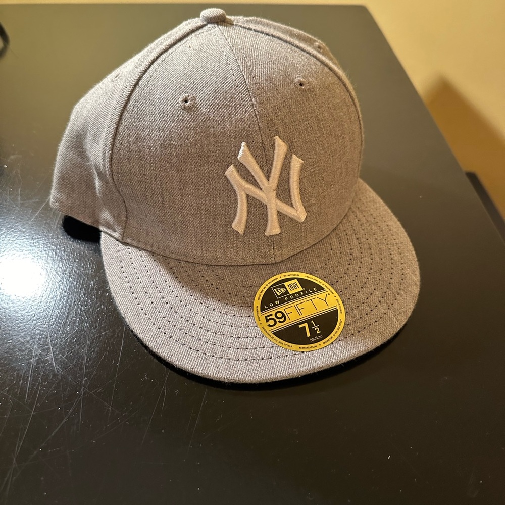 Yankees Mens Fitted Hat Size 7 1/2